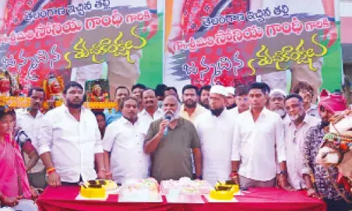 Jagga Reddy praises Sonia for following ideals of Mahatma, Nehru, Indira, Rajiv