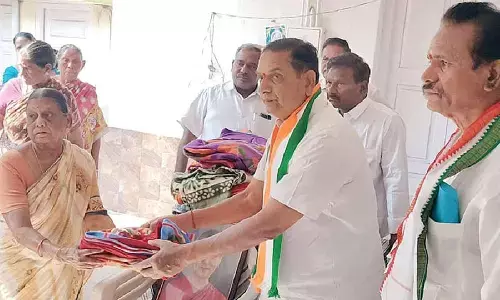 Cong celebrates Sonia’s birthday Cong celebrates Sonia’s birthday