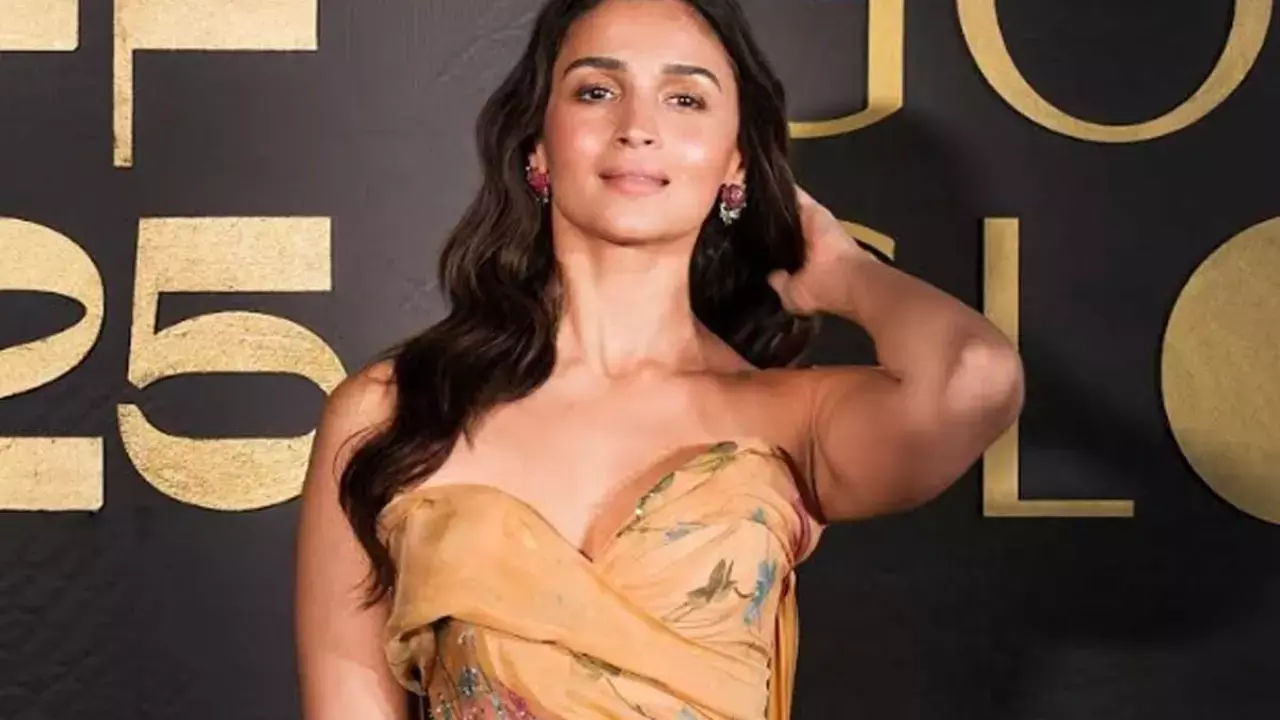 Alia Bhatt honoured with Golden Globes at Red Sea Film Festival