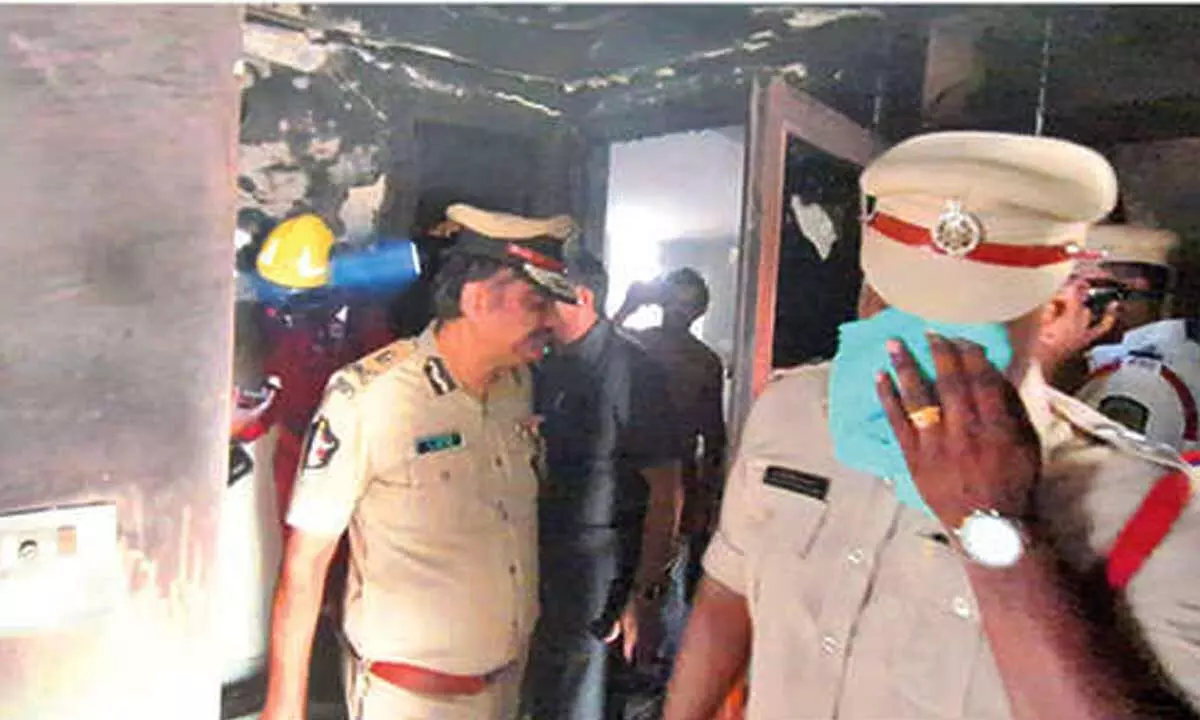 Fire breaks out at an apartment complex in Beach Road Fire breaks out at an apartment complex in Beach Road