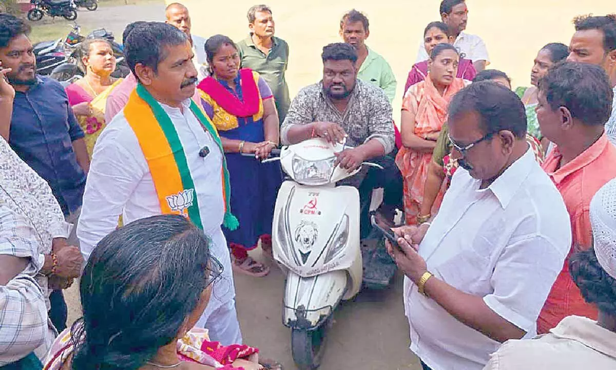 Chaos at Khammam market after lottery allocation fails Chaos at Khammam market after lottery allocation fails