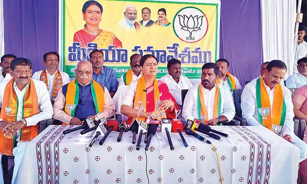 Aruna accuses Cong govt of diverting Central funds Aruna accuses Cong govt of diverting Central funds