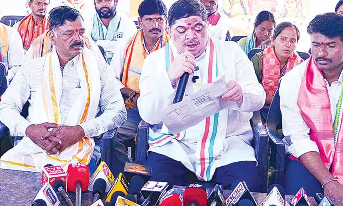 Ponnam felicitates newly-elected sarpanches, ward members Ponnam felicitates newly-elected sarpanches, ward members