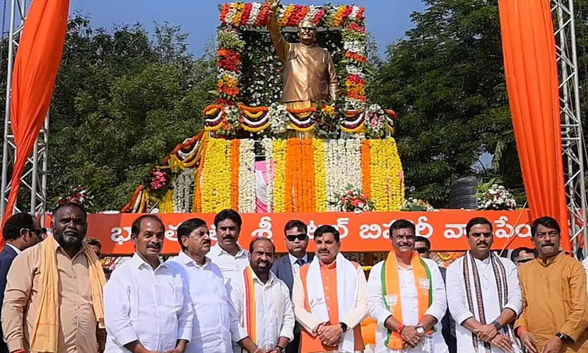 Bronze statue of Vajpayee unveiled in Anantapur
