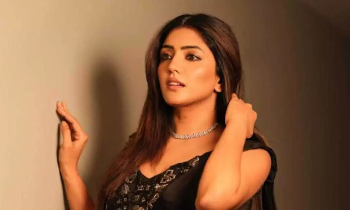 Eesha Rebba stuns in black saree Eesha Rebba stuns in black saree