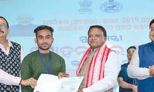 CM gives citizenship certificates to 35 individuals