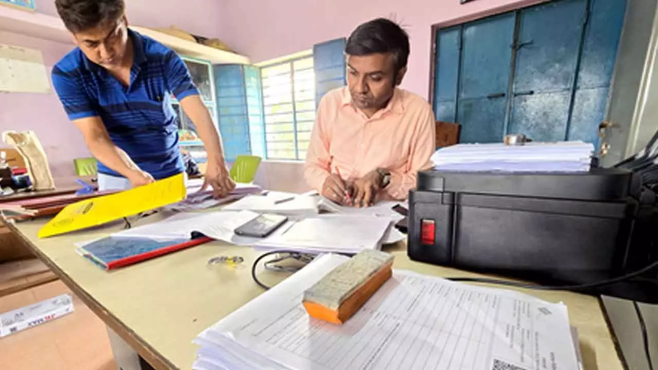 SIR: Progeny mapping identifies Bengal voter who became father of two sons at age of five! SIR: Progeny mapping identifies Bengal voter who became father of two sons at age of five!