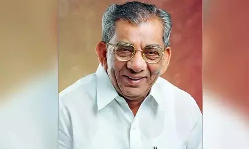 Eshwar Khandre Condoles the Demise of Senior Leader Shamanur Shivashankarappa Eshwar Khandre Condoles the Demise of Senior Leader Shamanur Shivashankarappa