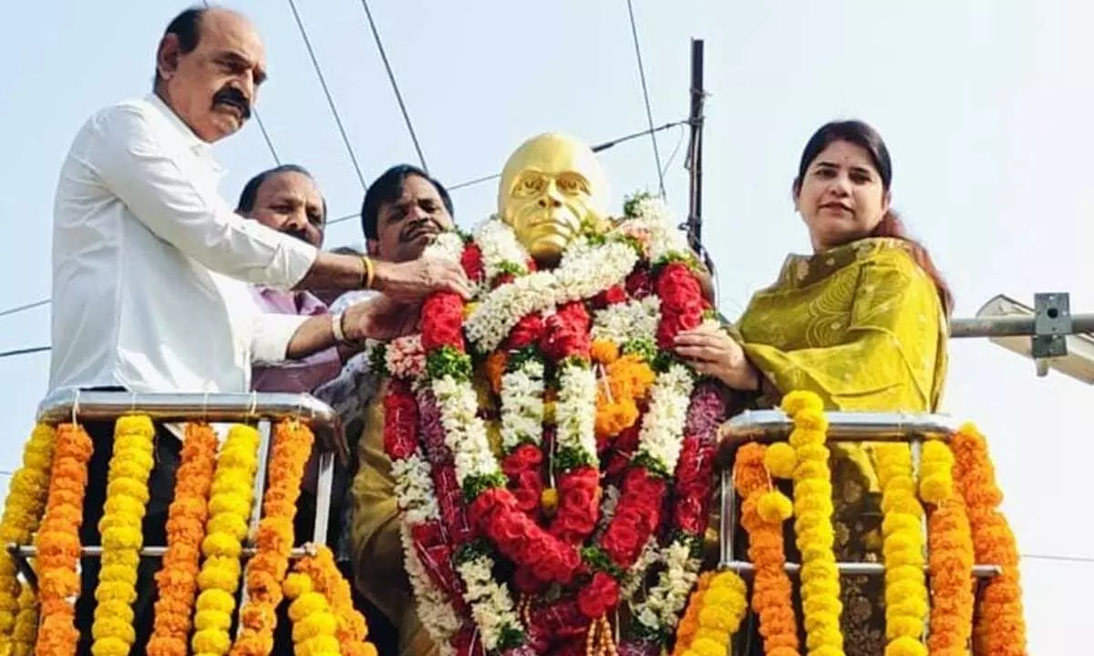 Potti Sriramulu’s sacrifice immortal in Andhra statehood movement: Minister NMD Farooq Potti Sriramulu’s sacrifice immortal in Andhra statehood movement: Minister NMD Farooq