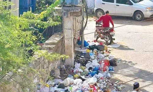 Stinking streets, silent authorities: Garbage crisis grips city