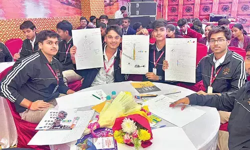 Students win first prize for innovative electronic toothbrush design Students win first prize for innovative electronic toothbrush design