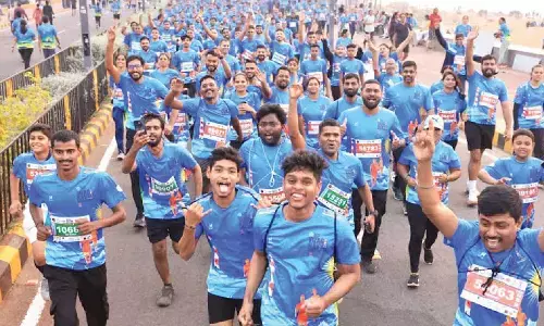 ‘Vizag Navy Marathon 2025’ attracts over 17,000 runners ‘Vizag Navy Marathon 2025’ attracts over 17,000 runners