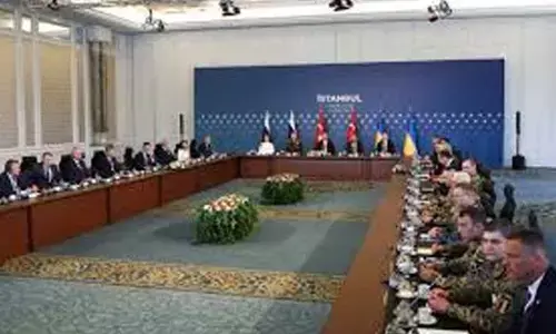 Ukraine peace talks stretch into second day at start of pivotal week for Europe Ukraine peace talks stretch into second day at start of pivotal week for Europe