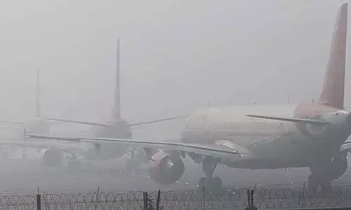 Delhi Smog Disrupts Air Traffic As Visibility Drops, Flights Cancelled And Delayed Delhi Smog Disrupts Air Traffic As Visibility Drops, Flights Cancelled And Delayed