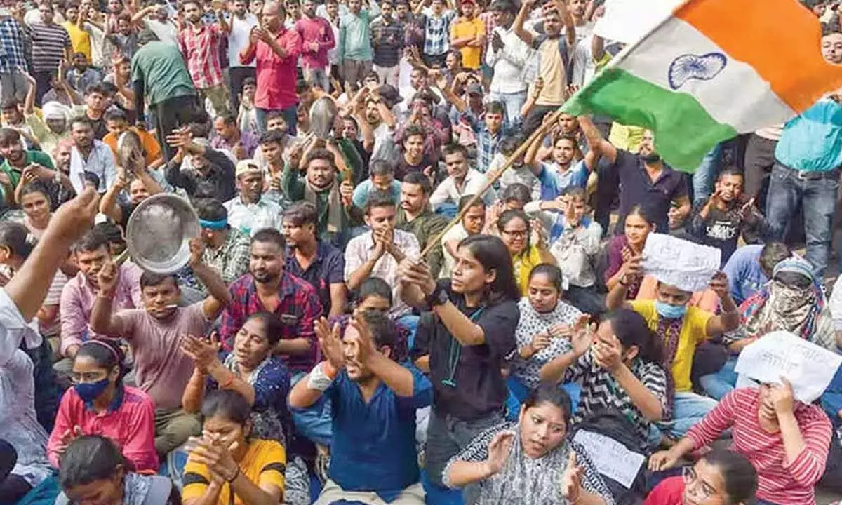 Akhilesh slams UP govt over police excesses on protesting UPPSC aspirants Akhilesh slams UP govt over police excesses on protesting UPPSC aspirants