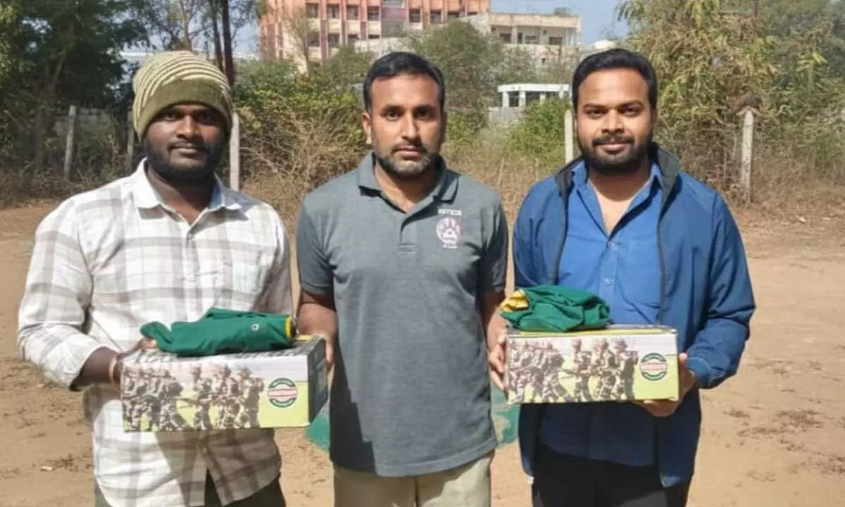 Snake Rescue Volunteers Honoured by Hyderabad Tiger Conservation Society Snake Rescue Volunteers Honoured by Hyderabad Tiger Conservation Society