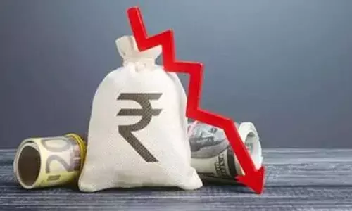Rupee hits new all-time low of 90.74 vs dollar Rupee hits new all-time low of 90.74 vs dollar