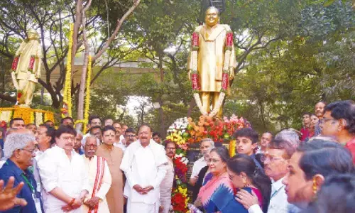 SP Balu’s bronze statue unveiled at Ravindra Bharati SP Balu’s bronze statue unveiled at Ravindra Bharati