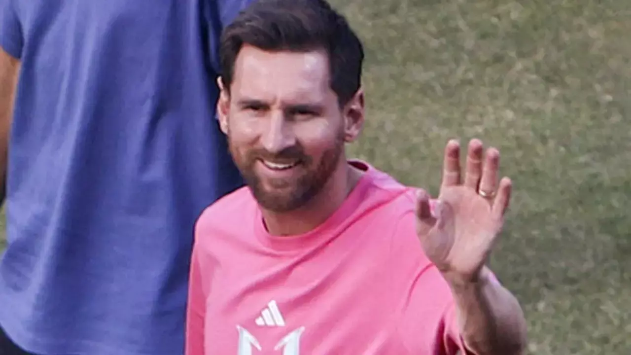 Messi omits Salt Lake Stadium from India tour highlights; video features Mumbai, Delhi, Hyderabad Messi omits Salt Lake Stadium from India tour highlights; video features Mumbai, Delhi, Hyderabad