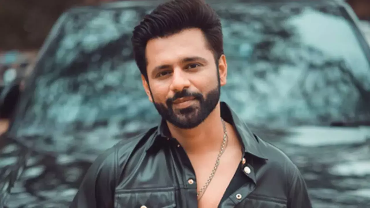 Rahul Vaidya asks Indians to learn how to own language & culture from Lionel Messi Rahul Vaidya asks Indians to learn how to own language & culture from Lionel Messi