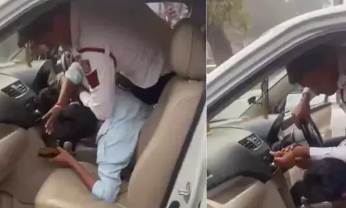 Delhi Traffic Constable Suspended After Viral Video Shows Assault On Taxi Driver In Paharganj Delhi Traffic Constable Suspended After Viral Video Shows Assault On Taxi Driver In Paharganj