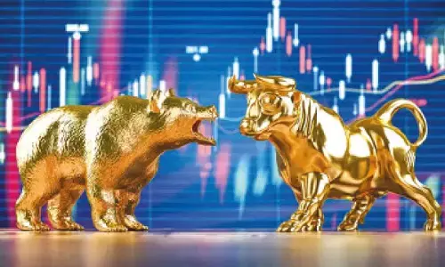 Markets remain in red amid weak cues