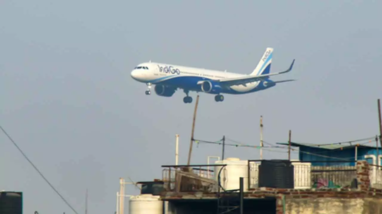 Delhi airport, airlines issue advisories as dense fog disrupts visibility Delhi airport, airlines issue advisories as dense fog disrupts visibility