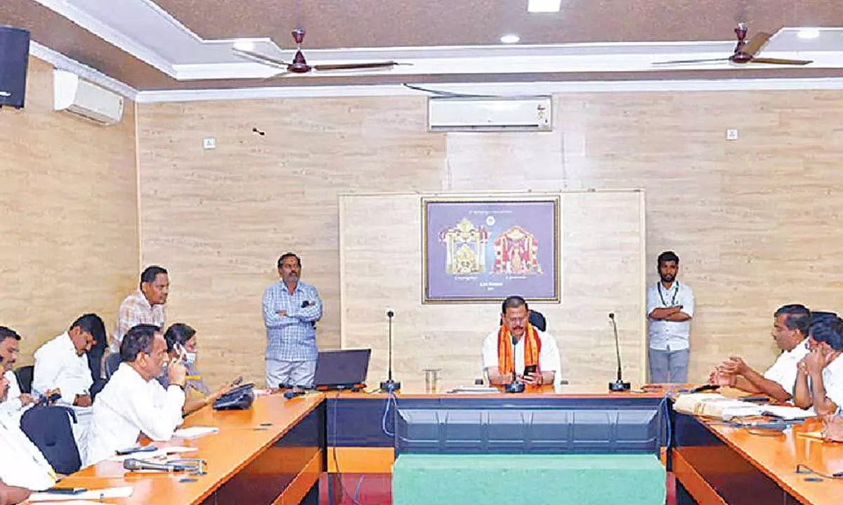 Srisailam EO reviews functioning of online system Srisailam EO reviews functioning of online system