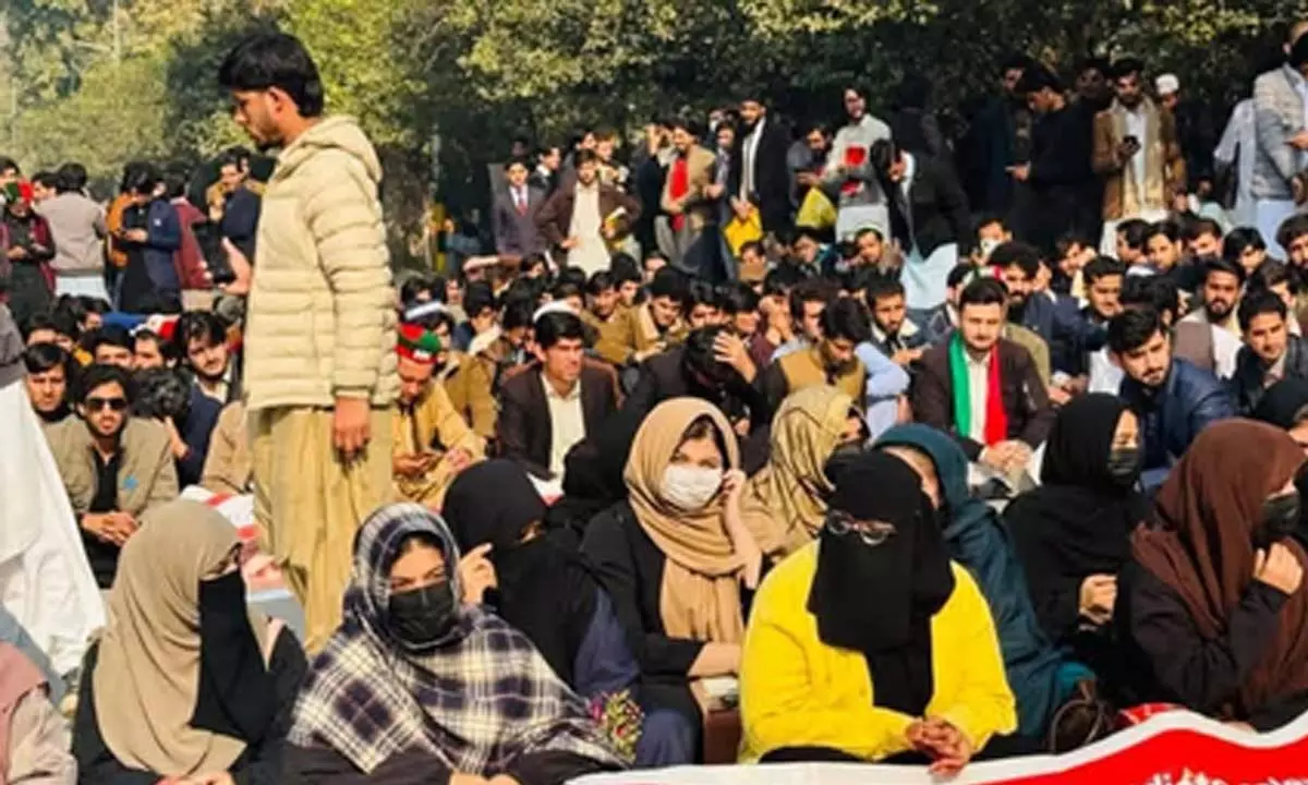 Pakistan: Protests continue at Peshawar university against disappearance of students Pakistan: Protests continue at Peshawar university against disappearance of students