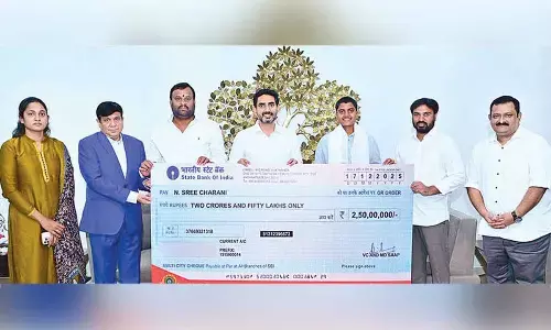 Rs 2.5 cr cash reward given to cricketer Shree Charani Rs 2.5 cr cash reward given to cricketer Shree Charani