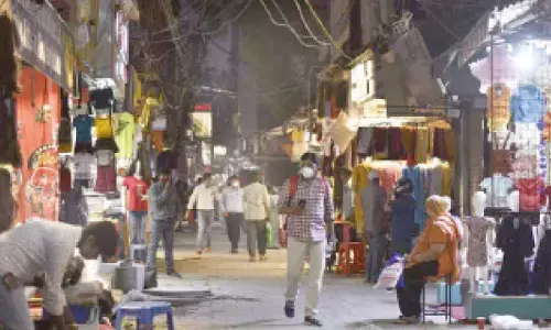 Pollution hits market footfall, traders urge Centre-led coordinated action Pollution hits market footfall, traders urge Centre-led coordinated action