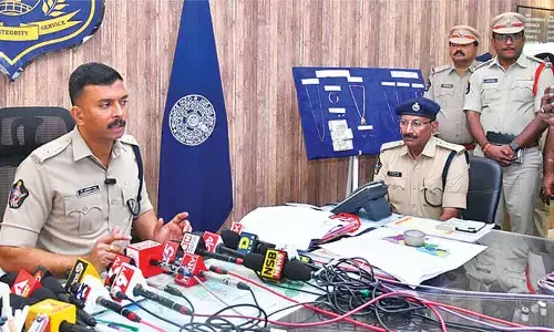 Two arrested, Rs 20.20L worth valuables recovered Two arrested, Rs 20.20L worth valuables recovered