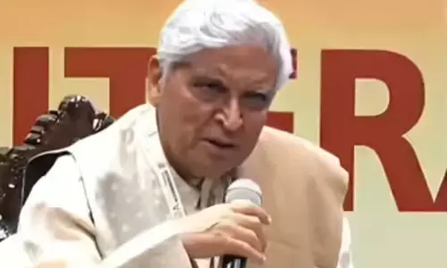 Javed Akhtar Clarifies Hijab Remarks After Old Video Resurfaces, Says Nitish Kumar Owes Apology Javed Akhtar Clarifies Hijab Remarks After Old Video Resurfaces, Says Nitish Kumar Owes Apology