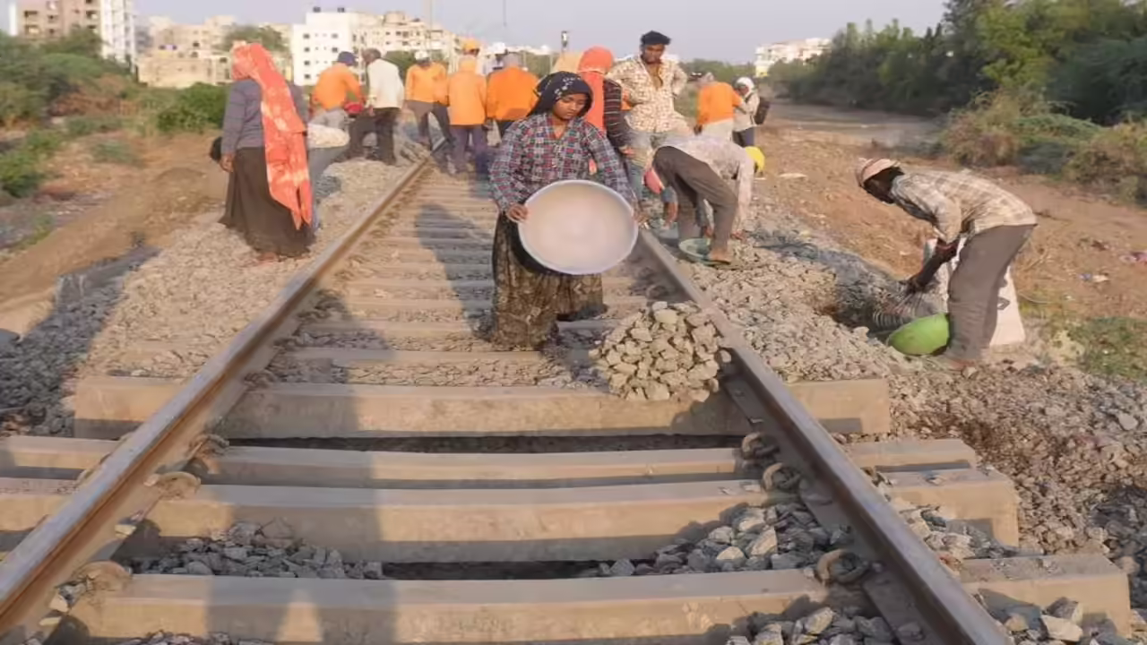 Railways defreezes Qadian-Beas Rail line work : S Ravneet Singh Union Minister of state for Railways