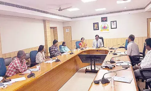 UHS research committee receives 125 applications UHS research committee receives 125 applications