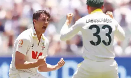 England struggle in 3rd Ashes Test