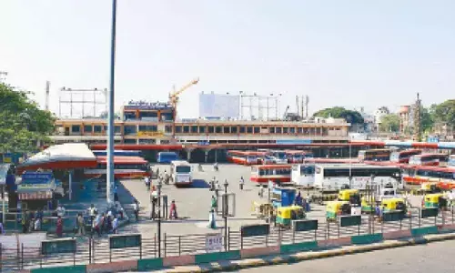 Traffic police fix time limits for private bus halts at Majestic