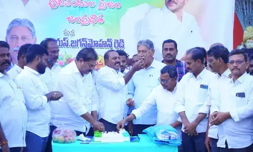 Pulivendula resonates with devotion and public service as former Chief Minister Y.S. Jagan Mohan Reddy’s birthday is celebrated in a grand manner