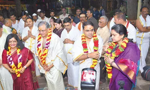 CEC offers prayers at Srisailam temple