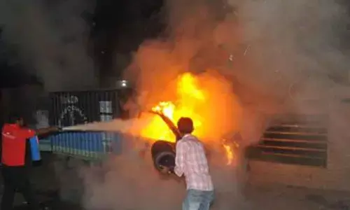 Bangladesh: Journalists protest against attacks on offices of media outlets