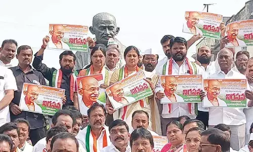 Cong leaders protest Central govt policies
