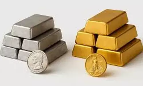 Gold jumps to record Rs 1.38 lakh per 10 grams in Delhi