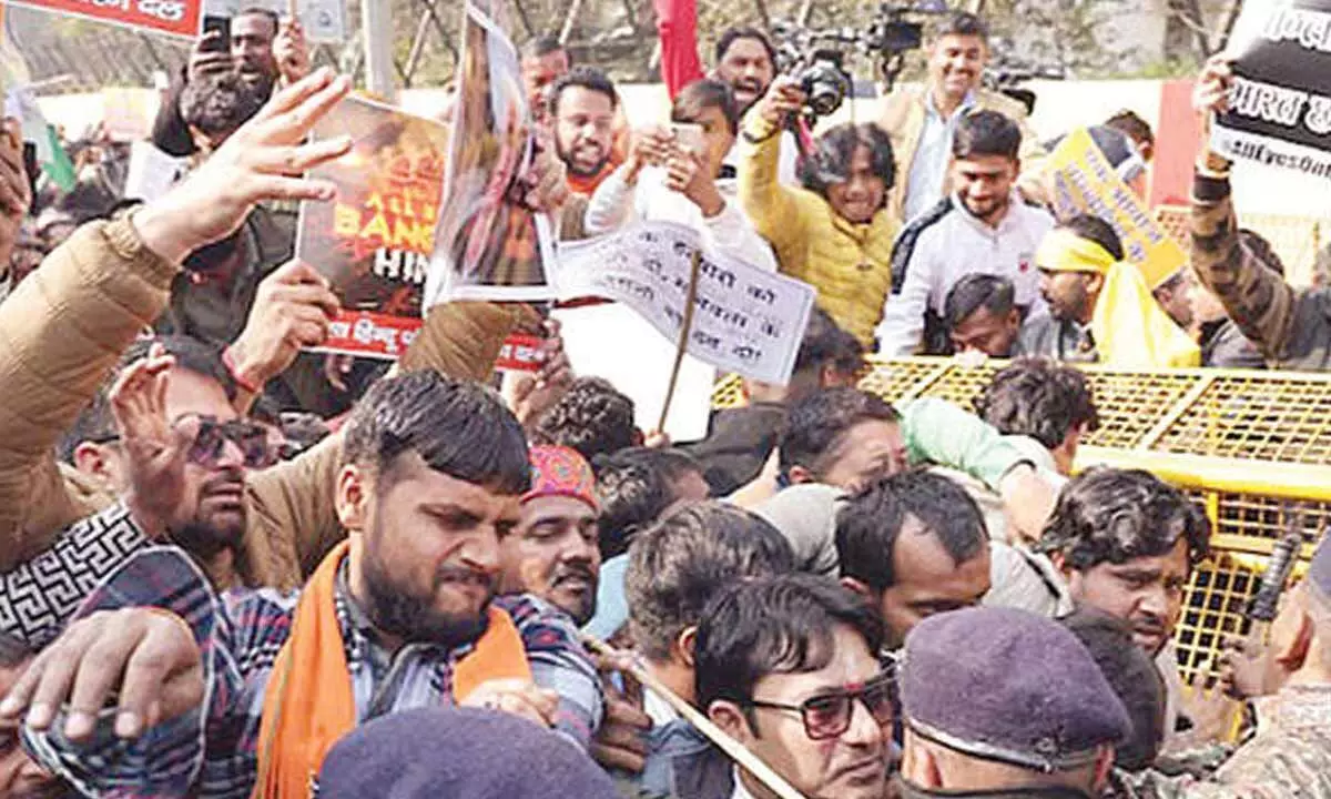 Hundreds protest in Delhi over killing of Hindu man in Bangla Hundreds protest in Delhi over killing of Hindu man in Bangla
