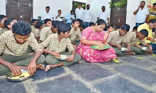 Savitha stresses importance of personal hygiene for students