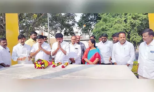 MLA meets Paritala Sunitha