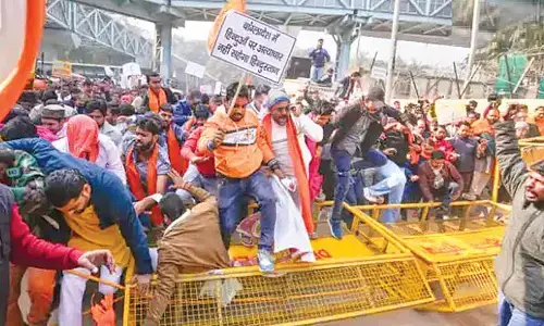 VHP holds protests over attacks on Hindus in Bdesh