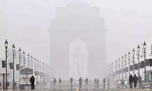 Delhiites wake up to hazardous air, AQI crosses 400 at 27 stations