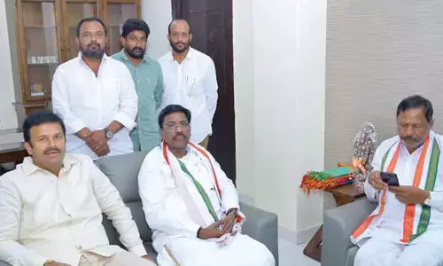 AICC secy meets Agri Min in Khammam AICC secy meets Agri Min in Khammam