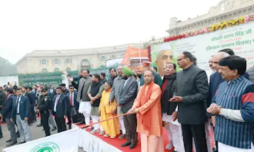 Yogi Adityanath Honors Farmers on Kisan Samman Diwas, Launches Seed Park and Distributes Tractors in Lucknow