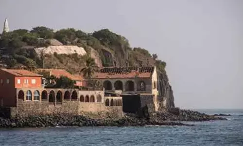 12 killed in migrant boat capsize off Senegals coast